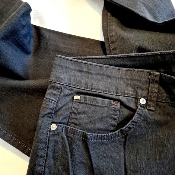 Bandolino women's size 18 black stretch jeans, 5 pockets EUC - Picture 5 of 6